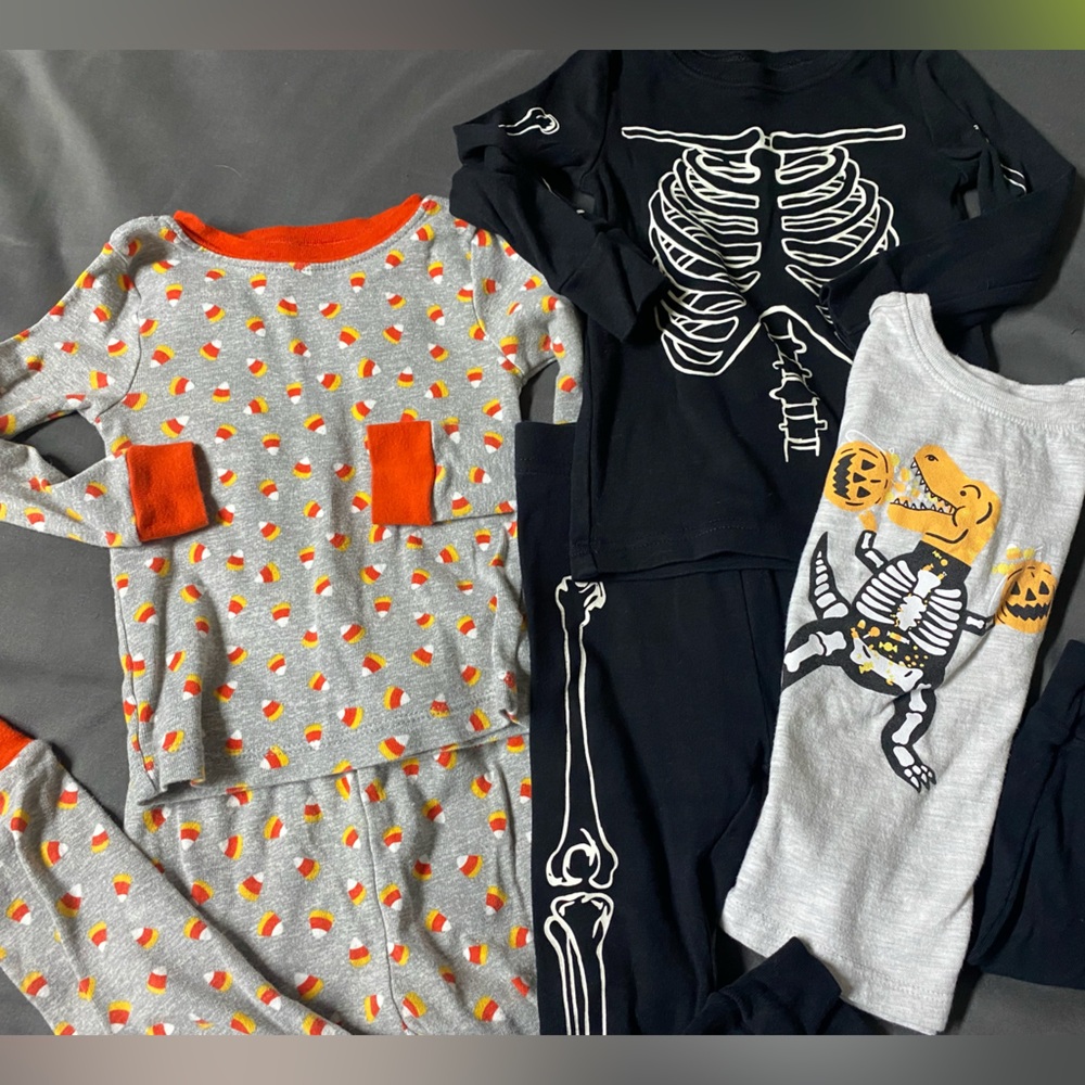 3/$20 Halloween pajama set bundle 2T